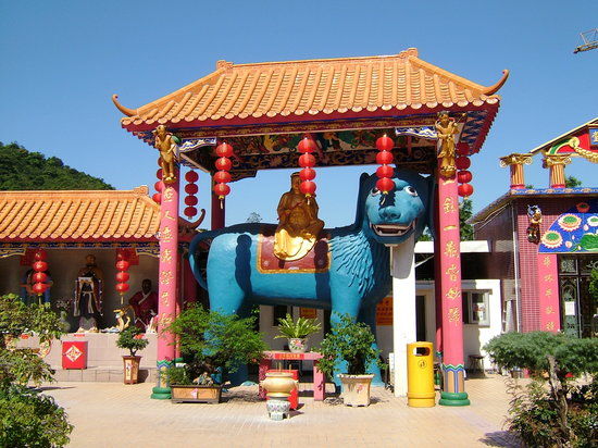 Ten Thousand Buddhas Monastery
